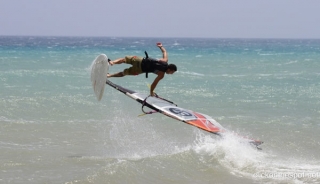  Windsurf jumping 